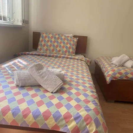 Ground Floor, 2-bed アパート